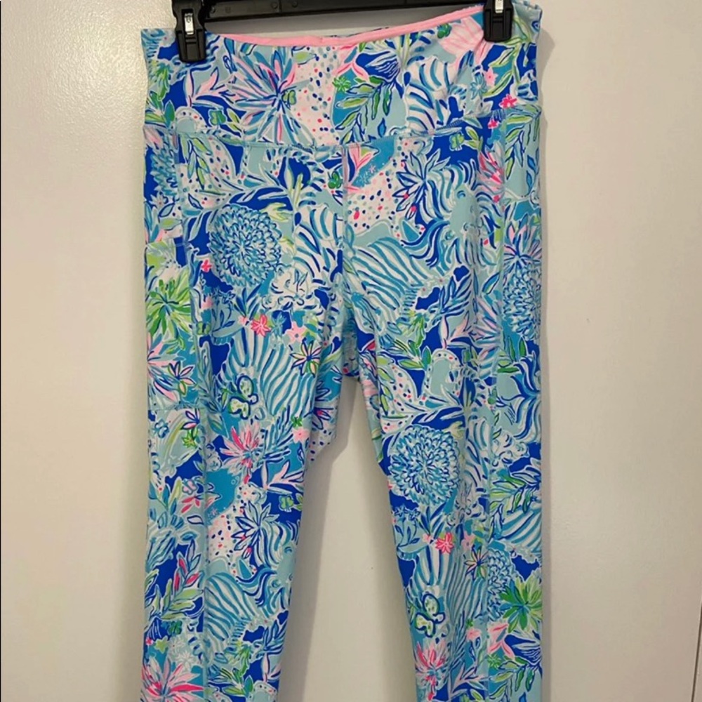 EUC Lilly Pulitzer luxletic leggings lion